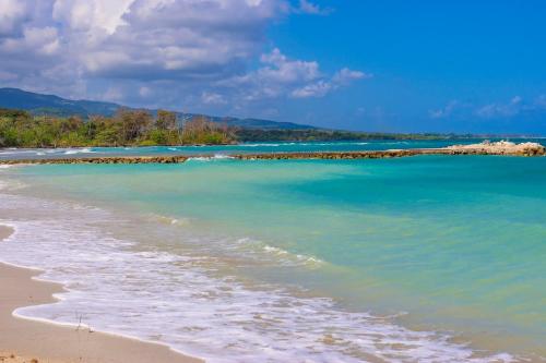 Beach Holidays at Marina Villa in Saint Ann's Bay