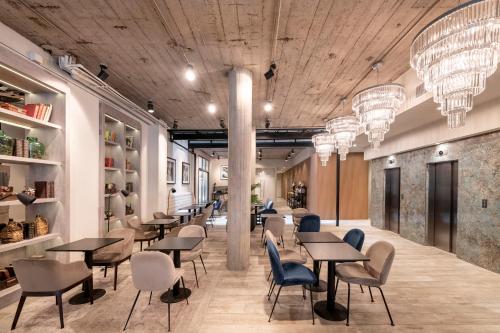 Restaurant, Efe Hotel & Cowork in Retiro