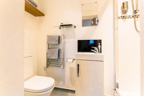 Studio Apartment image 8