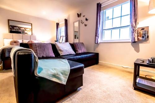 Chester City Studios with River Views and Parking by Rework Accommodation - image 4