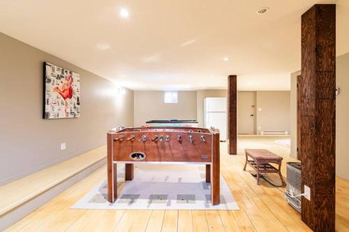 Country cottage on the banks of the Red River in La Conception (QC)