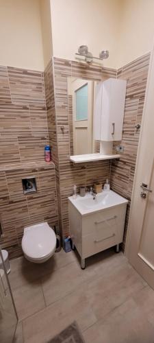 Silver 2 Home - Two bedroom apartment with two balconies - 15 Asbóth utca Budapest 1075  image 9
