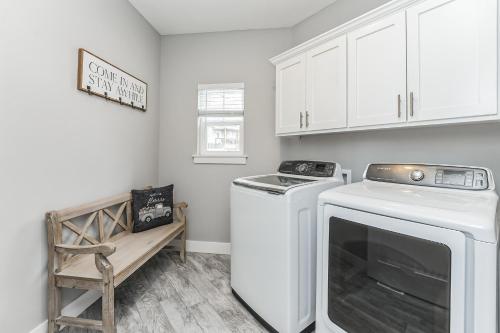 Stunning Lakeview Retreat residence