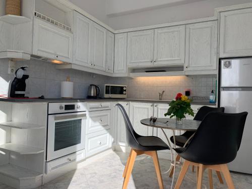  studio apartment Violetta at Livadia beach in Parikia