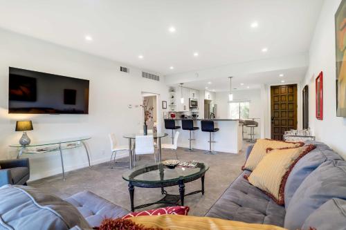 Cathedral City Condo on Golf Course with Pool Access in Cathedral City, USA
