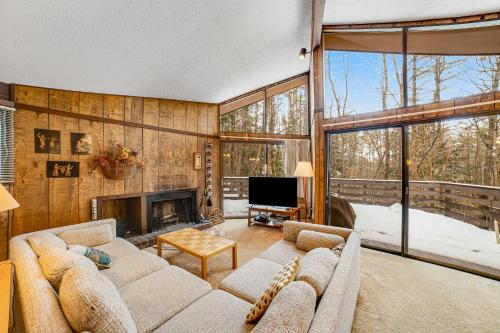 Dwight Road Getaway in Quechee, USA