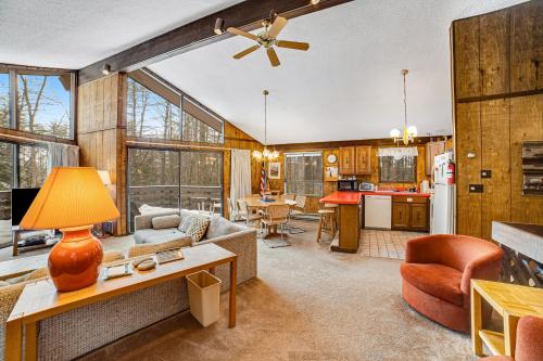 Dwight Road Getaway in Quechee, USA