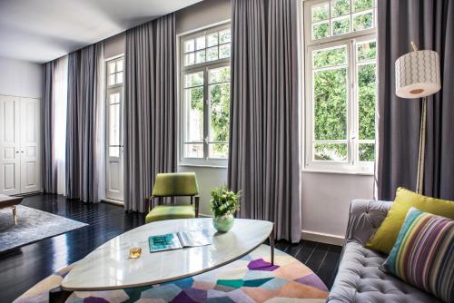 room detail thumbnail 1