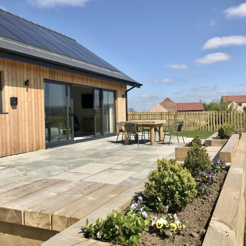 . Dragonfly Cottage, Ashlin Farm Barns
