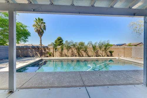 San Tan Valley Escape with Pool, Patio and Grill!