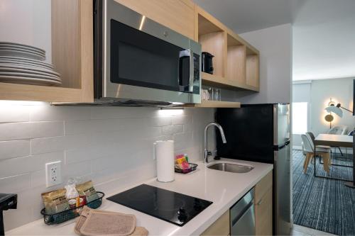 廚房, TownePlace Suites by Marriott Canton Riverstone Parkway in 坎頓