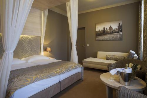 Hotel Kampa Garden - image 13