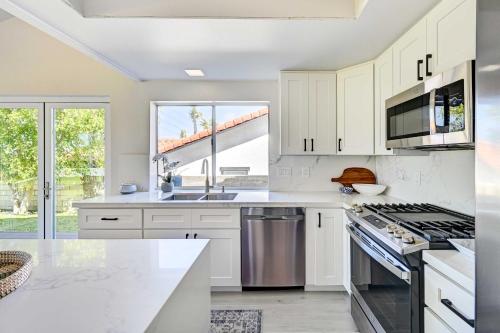 Lovely Solana Beach Home with Views 2 Mi to Ocean! in Solana Beach, USA