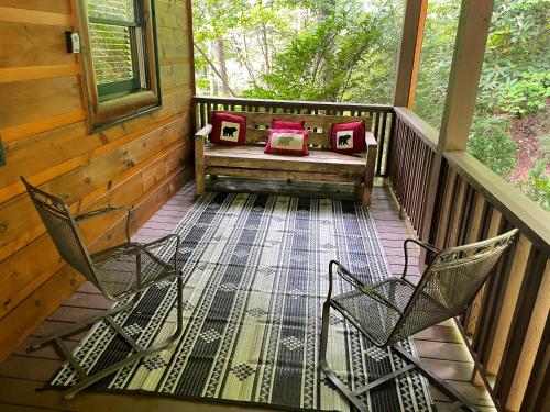 Cozy Creekfront Family Cabin-Pet Friendly -GameRm-Hot Tub