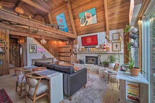 Cabin Vacation Rental 4 Mi to Lake Arrowhead in Twin Peaks, USA