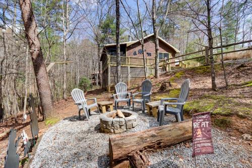 Blue Ridge Cozy Cabin in the Woods with Hot Tub!