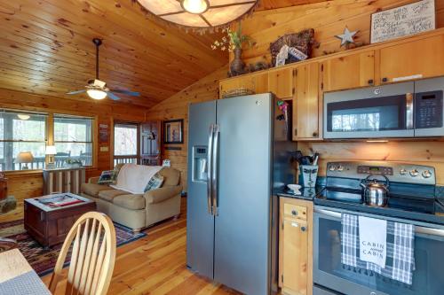 Blue Ridge Cozy Cabin in the Woods with Hot Tub!