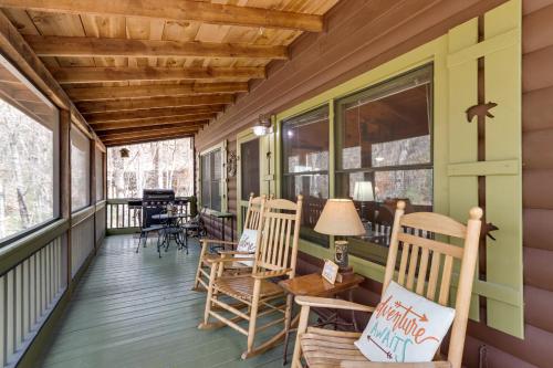 Blue Ridge Cozy Cabin in the Woods with Hot Tub!