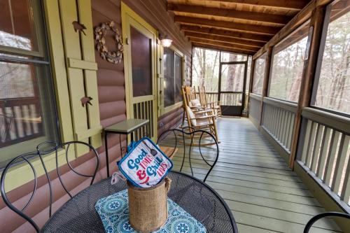 Blue Ridge Cozy Cabin in the Woods with Hot Tub!