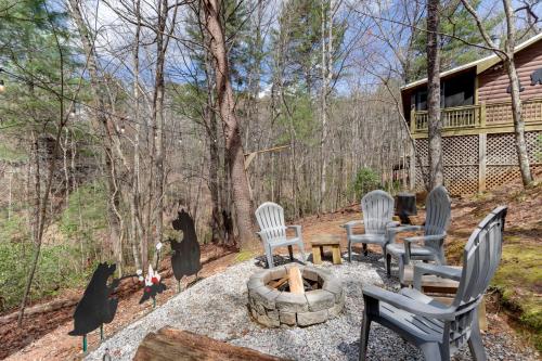 Blue Ridge Cozy Cabin in the Woods with Hot Tub!