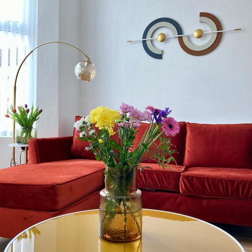 The Chic House- Bright & Stunning House In Great Location