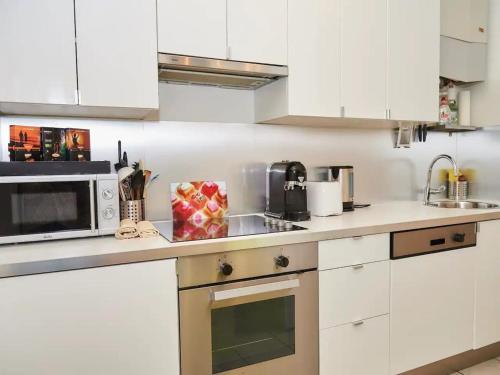  Modern and Spacious Apartment in Multicultural Brunnenmarkt District in Wien