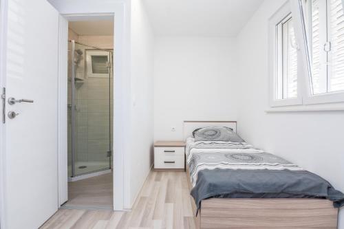 Apartment with Terrace image 10