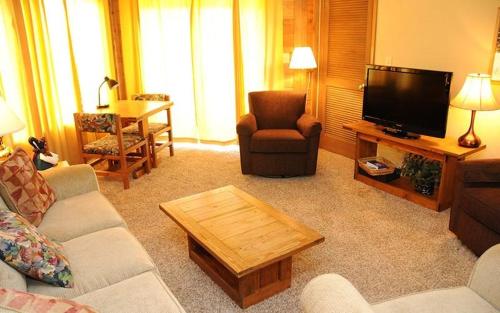 Seven Springs Stoneridge 3 Bedroom Standard Condo - Ski-In Out, Pet Friendly! condo thumb 2