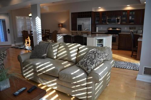 Seven Springs Woodridge 3 Bedroom Premium Condo Private deck with wooded view - main image
