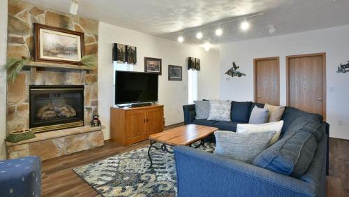 Seven Springs Woodridge 4 Bedroom Premium Condo, Deck with Mountain Views condo image