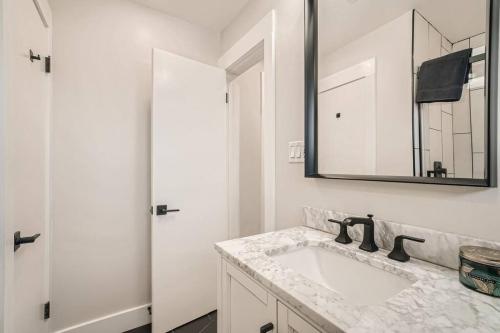 NEW Luxurious Modern Space just West of Denver in Wheat Ridge, USA