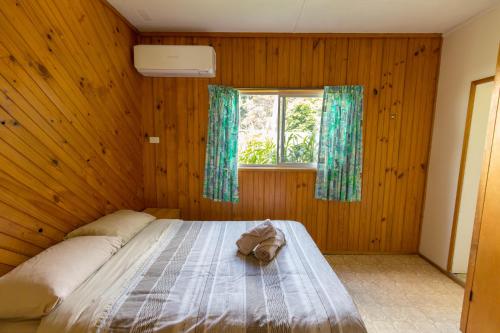 1 double bed, 2 bunk beds