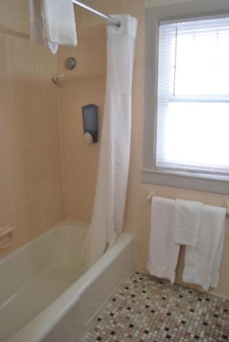 Lankford Hotel and Lodge Room Type - Double Room