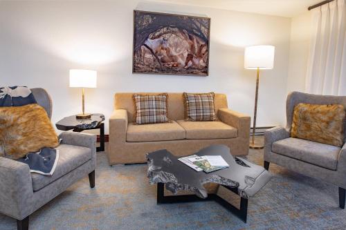 Beaver Creek Lodge Autograph Collection - image 14