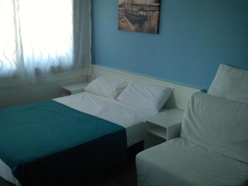 Hostal Cubelles - image 8
