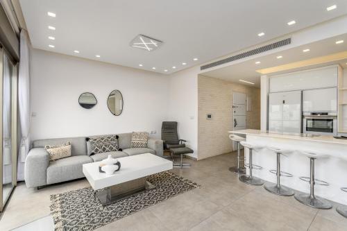 Modern black & white by SeaU TLV, Tel Aviv (fotografie 3)