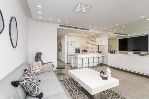 Modern black & white by SeaU TLV, Tel Aviv (fotografie 2)