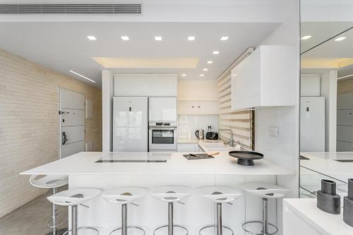 Modern black & white by SeaU TLV, Tel Aviv (fotografie 8)
