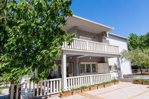 Apartment in Okrug Gornji with terrace, air conditioning, WiFi, washing machine 5157-1, Trogir (fotografie 2)
