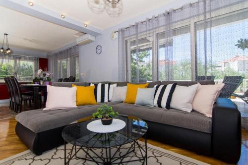Apartment in Okrug Gornji with terrace, air conditioning, WiFi, washing machine 5157-1, Trogir (fotografie 7)