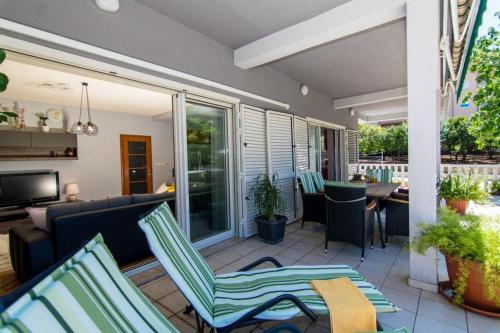 Apartment in Okrug Gornji with terrace, air conditioning, WiFi, washing machine 5157-1, Trogir (fotografie 8)