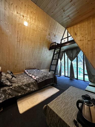 1 double bed, 1 bunk bed