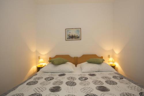 Three-Bedroom Apartment with Terrace image 10