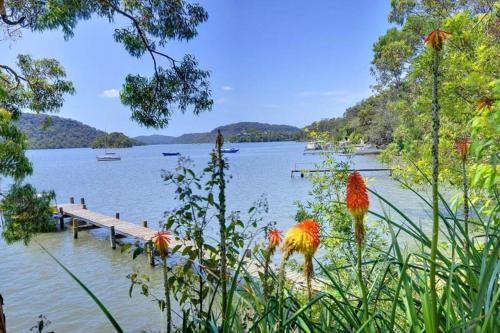 Jardín, Cosy Cottage Above the Hawkesbury w/ Jetty in Kariong