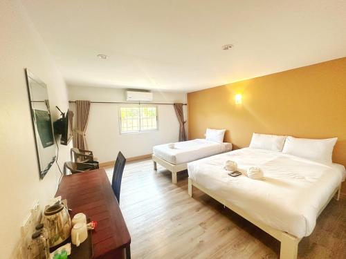 นคร นอน เล่น(Nakhon Norn Len) Room Type - Standard Triple Room
