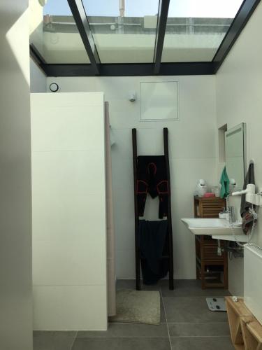 Ted Surf House - image 5