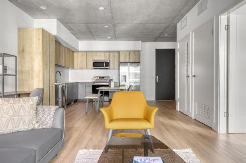 Downtown 1BR w Pool Gym WD nr Staples Center LAX-546 in Los Angeles, USA
