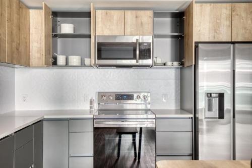 Downtown 1BR w Pool Gym WD nr Staples Center LAX-546 in Los Angeles, USA