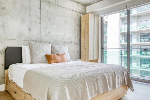 Downtown 1BR w Pool Gym WD nr Staples Center LAX-546 in Los Angeles, USA