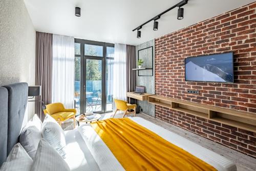 Standard Room with Balcony and Forest View 